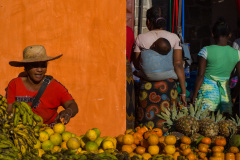 Traveling paintings, Tulear Madagascar 2019